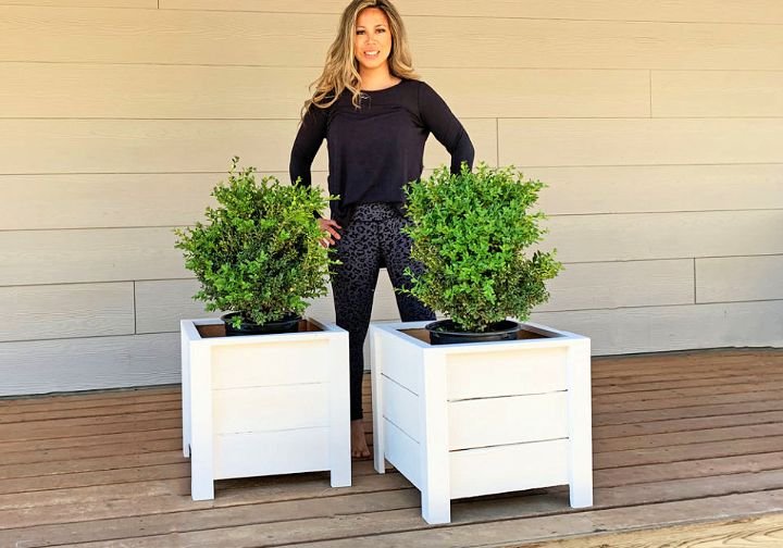 $20 DIY Cedar Planter Box