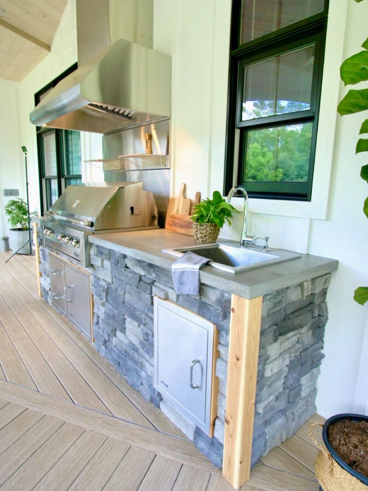 Outdoor Kitchen With Grill & Sink