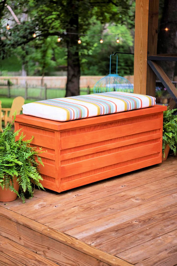 DIY Outdoor Rolling Storage Bench