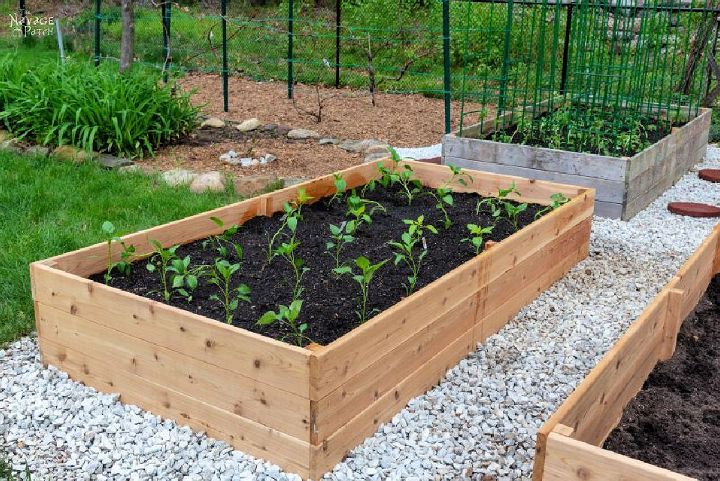 Simple Sturdy Raised Garden Bed