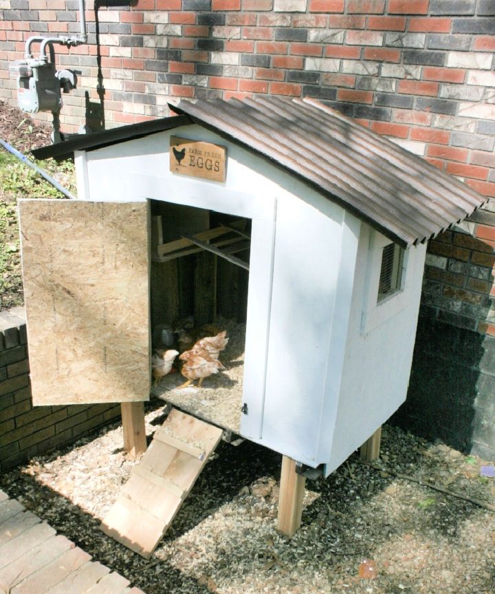 Small Pallet Chicken Coop