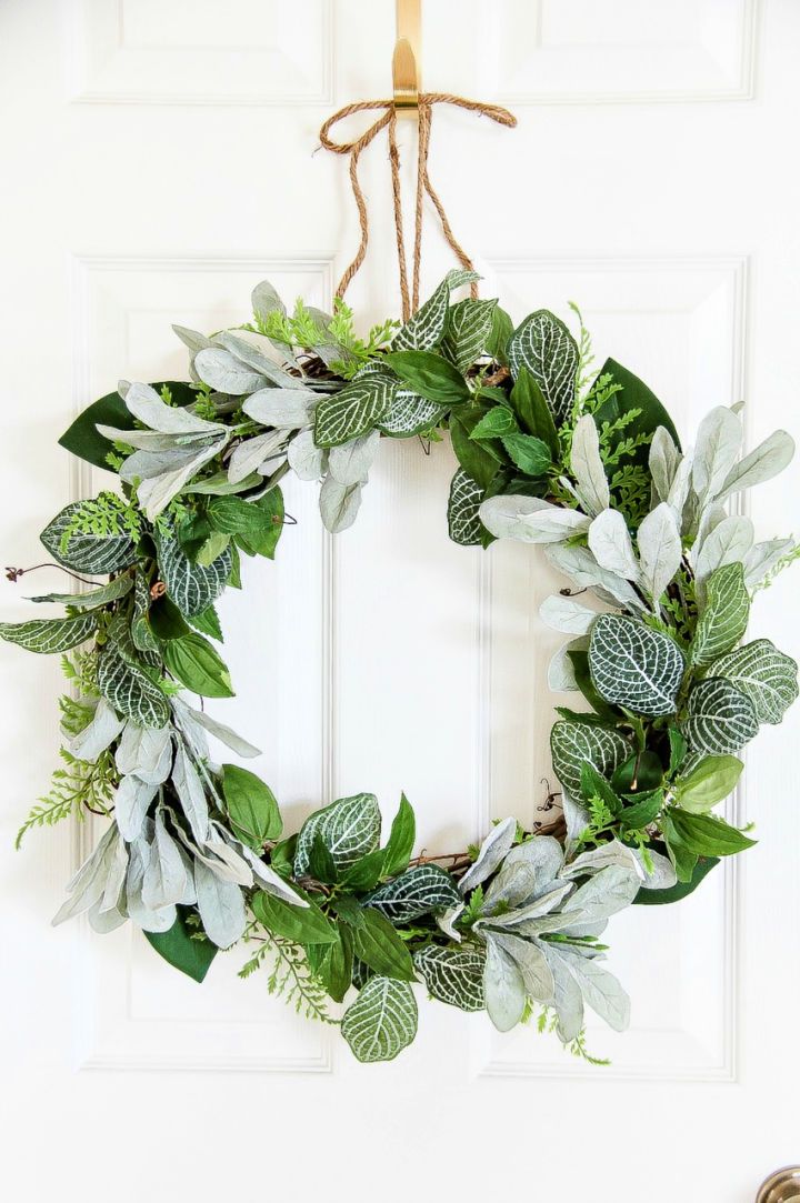 Simple DIY Evergreen Wreath