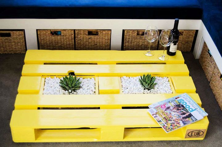 DIY Pallet Coffee Table with Planter Boxes