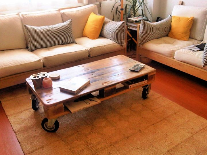 Pallet Coffee Table from Reclaimed Wood