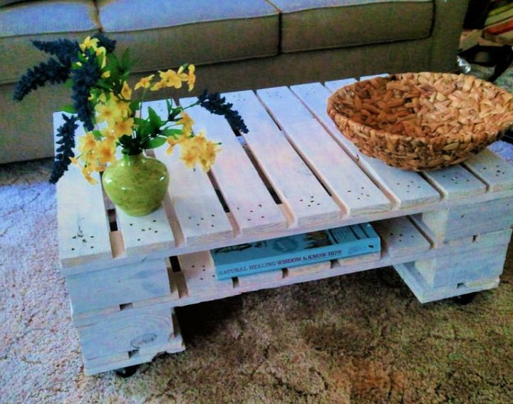 30 Free DIY Pallet Coffee Table Plans + PDF Instructions